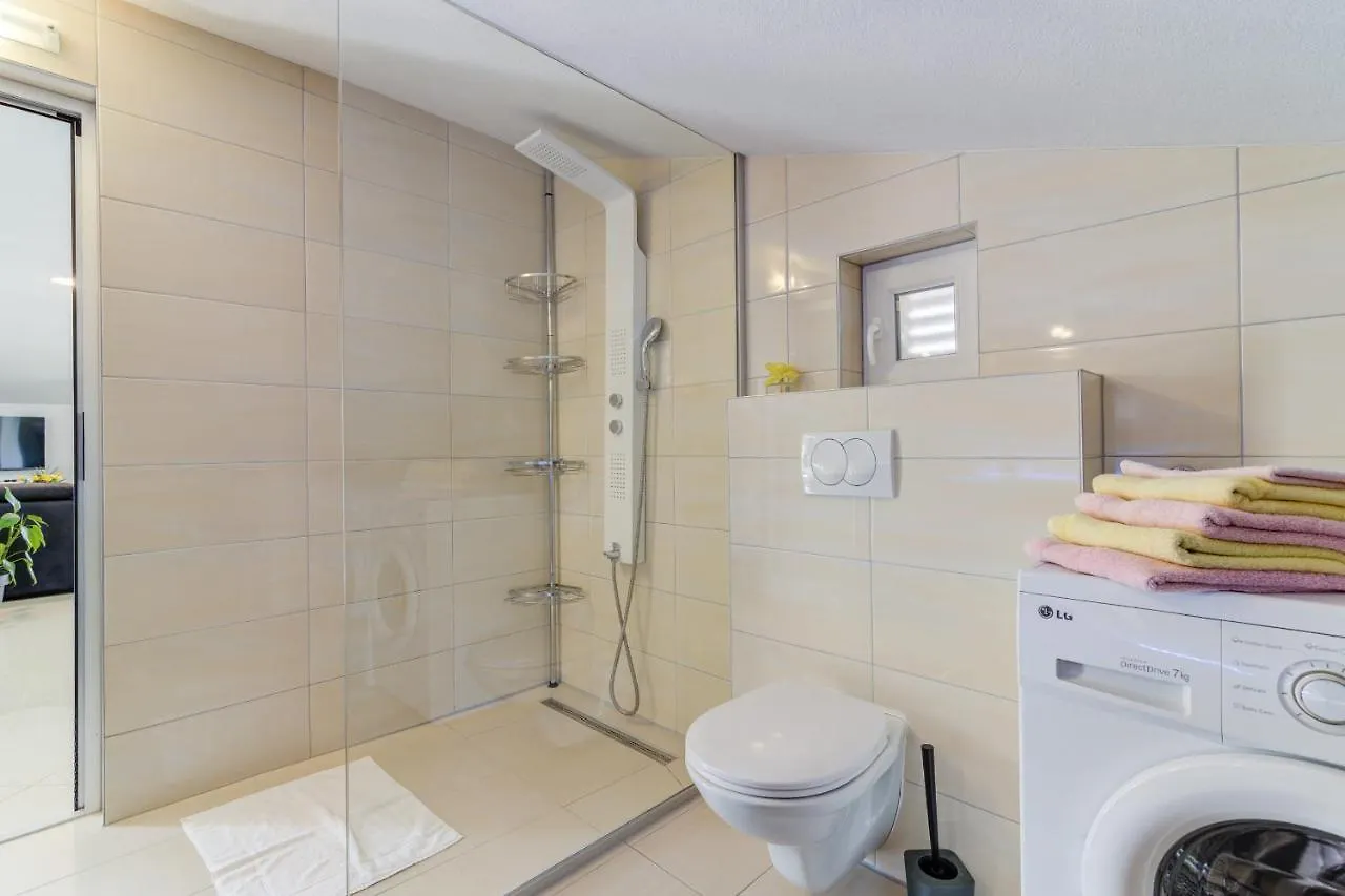 Apartment Cosic Green Klenovica 0*,  Kroatien