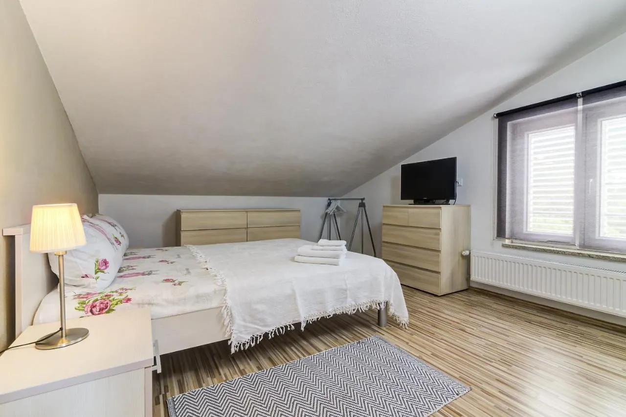 Apartment Cosic Green Klenovica