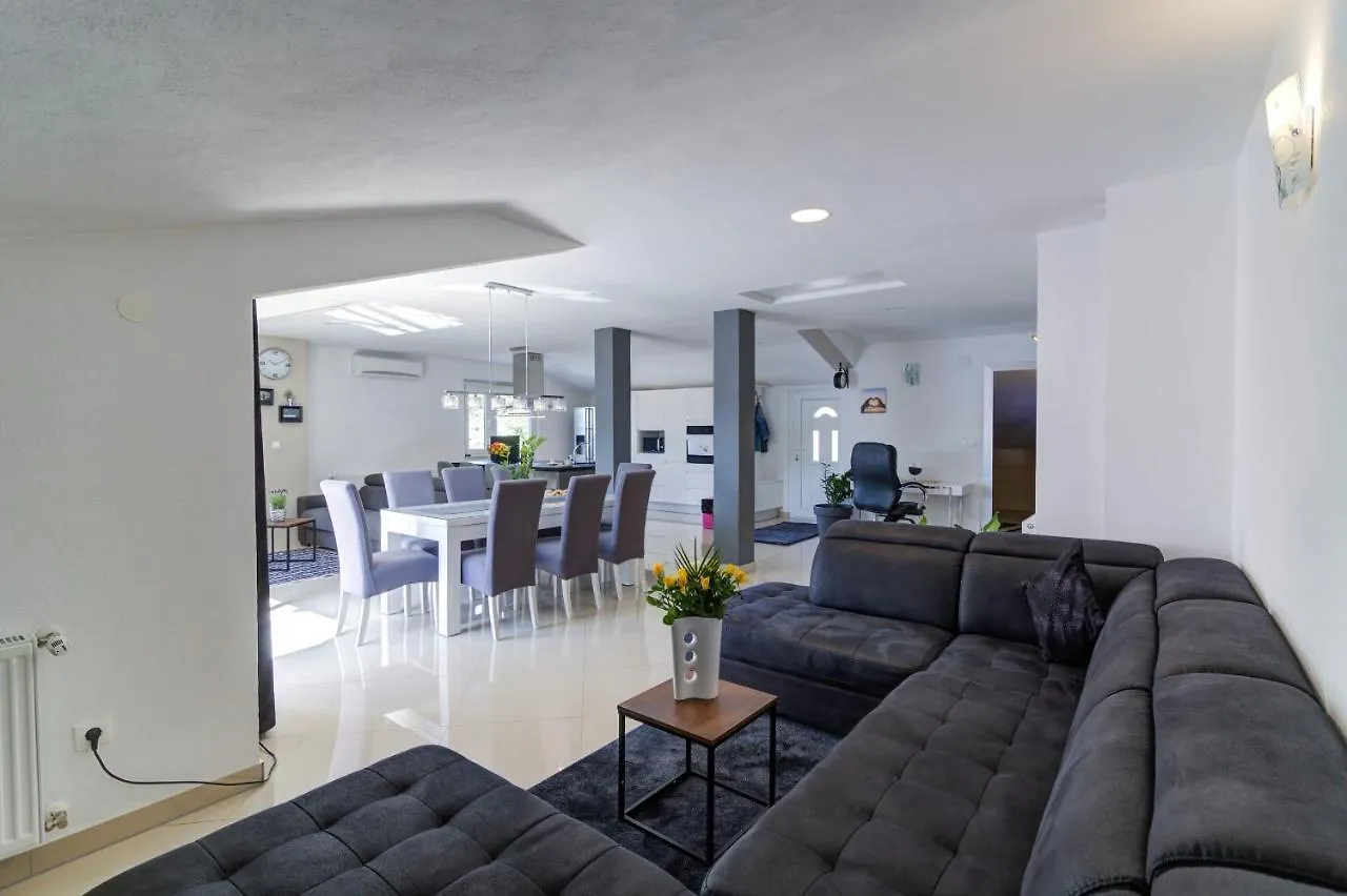 Apartment Cosic Green Klenovica 0*,